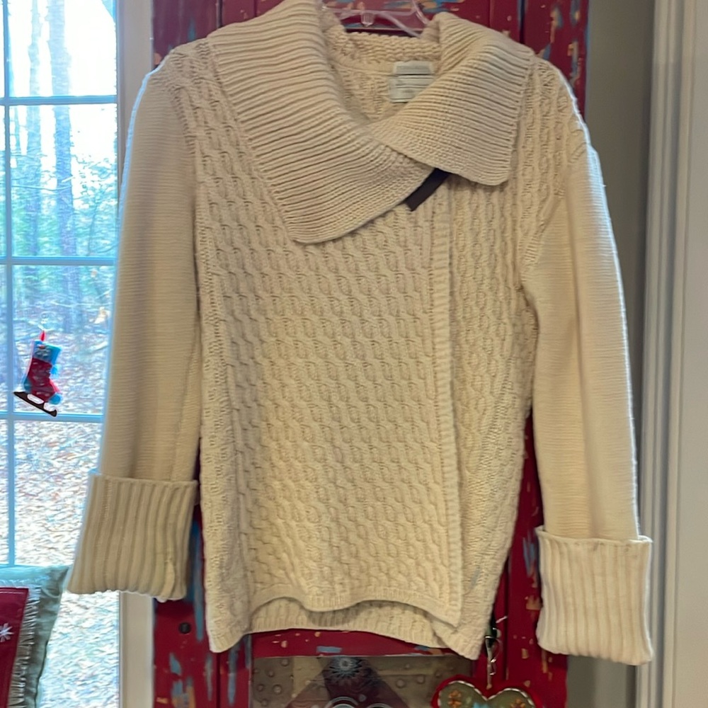 100% wool cardigan made in England. Cool metal closer with suede straps.